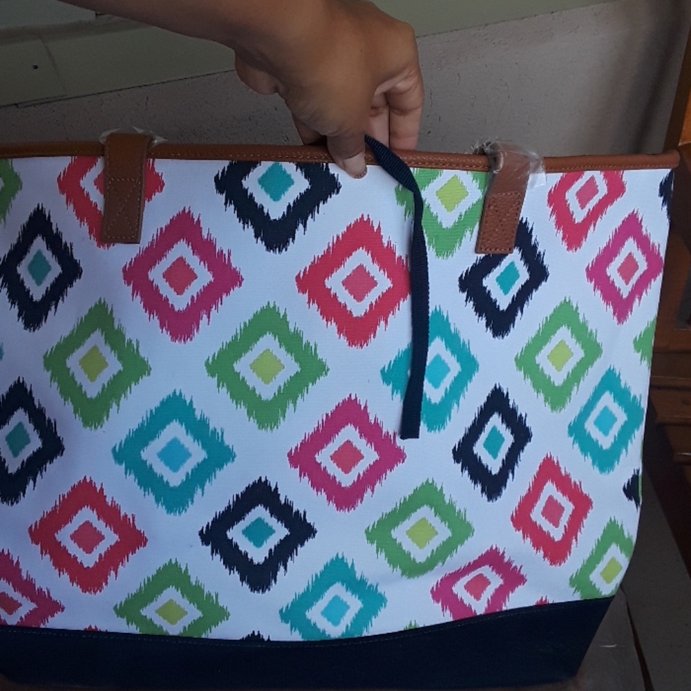 Lakeside Tote - Picture 4 of 4